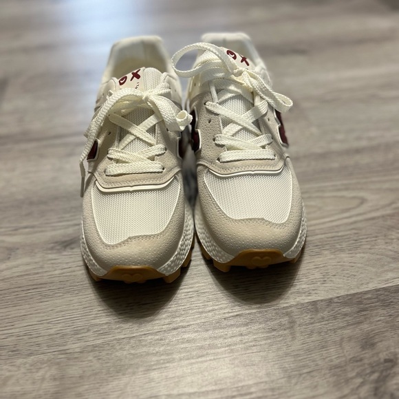 Brand new women’s sneakers - Picture 3 of 5